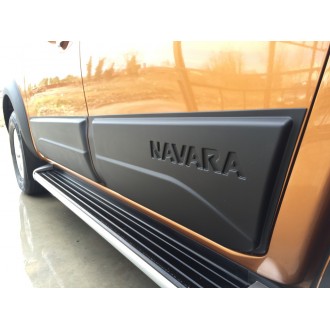 Накладки на двери Nissan Navara 2019+